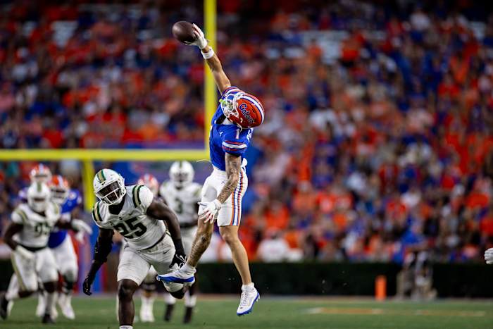 Florida Gators wide receiver Ricky Pearsall makes a one-handed catch against the Charlotte 49ers.